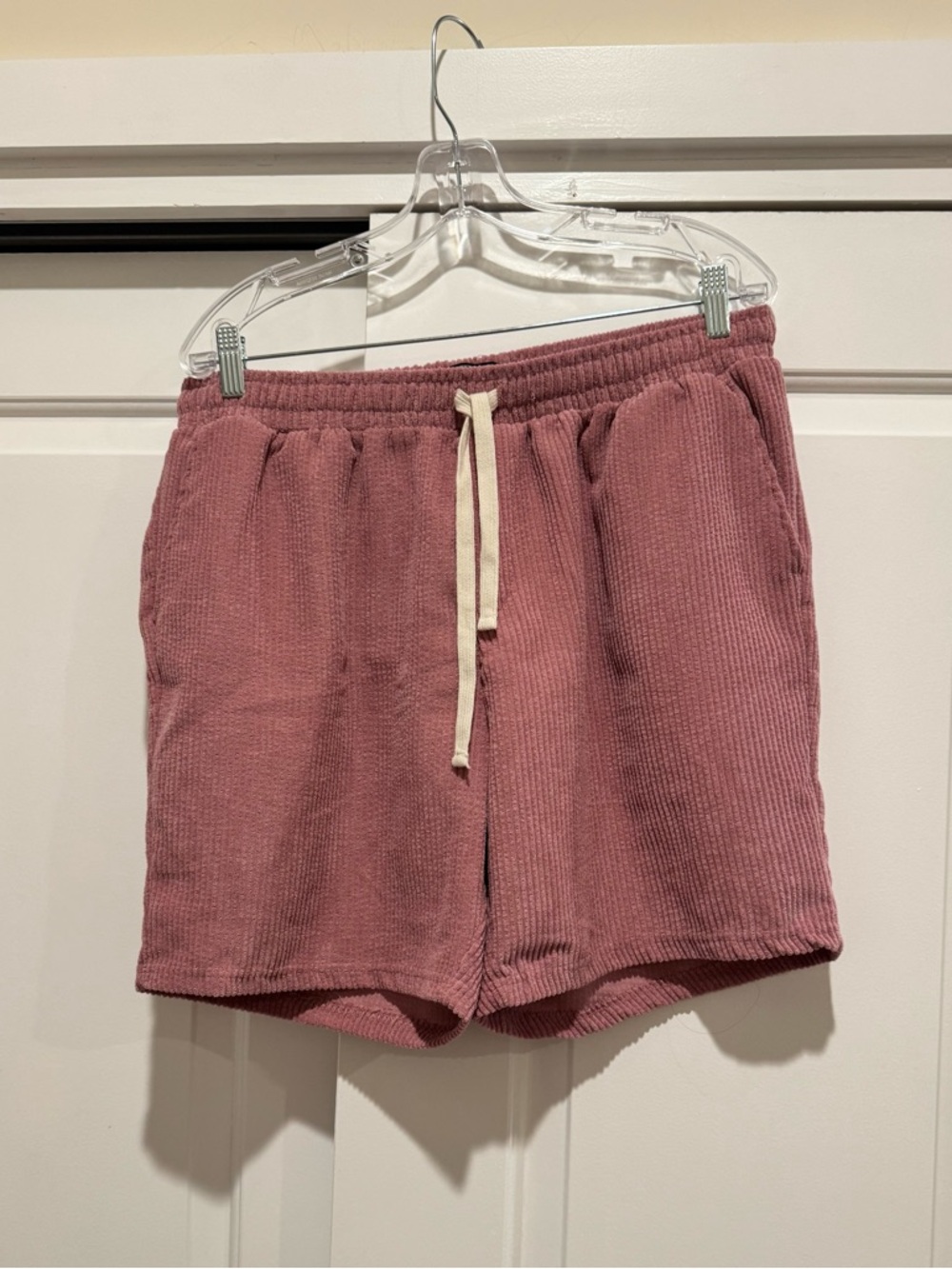 Massive Apparel Mens Salmon Pink Shorts, size Large